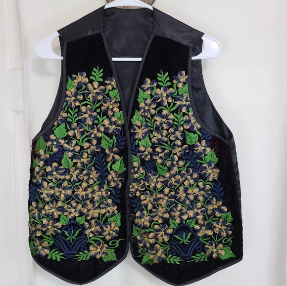 Hungarian Woman's Embroidered Outer Vest, Size: Medium Color: Floral - Picture 1 of 14